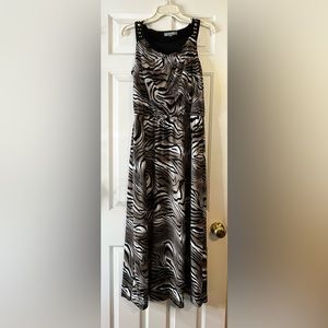 NY Collection Sleeveless Maxi Dress with Tiger Print Pattern Size Medium.